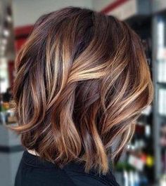 Alien Mothership, Purple Highlights Brown Hair, Highlights Brown Hair Short, Brown Hair With Blonde Balayage, Highlights Inspiration, Highlights Brown Hair Balayage, Brown Hair With Caramel Highlights, Brunette Balayage