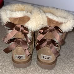 Hardly Warn, Size 5 Ugg Boots With 2 Brown Bows In The Back, Tan Skin, Slightly Creased In The Front (See In Picture) Ugg Bow, Bow Ugg Boots, Boots With Bows, Bow Ugg, Ugg Boots With Bows, Brown Uggs, Cute Uggs, Uggs With Bows, Cute Shoes Heels