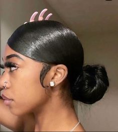 lower slick side swoop bun😍 ꜰᴏʟʟᴏᴡ 4 ᴍᴏʀᴇ  #naturalhair #slickedbackhair #slickbackbun #edges #edgesonfleek #edgeslaid #sideswoopbun Slicked Back Ponytail, Uniform Outfits, Natural Hair Bun Styles, Quick Natural Hair Styles, Slick Back, Natural Hair Styles Easy, Slick Hairstyles, Hair Ponytail Styles, Hair Laid