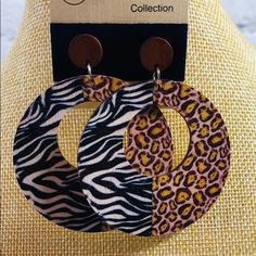 Nwot Fashion Wood Circle Animal Print Earrings (Style 2) Brand New! Type: Fish Hook Color: Tan/Burnt Orange/Brown/Black Measurements: 2.5 Inches Animal Print Earrings, African Earrings, Wood Circles, Artisan Earrings, Handcrafted Accessories, Business Idea, African Jewelry, Colorful Earrings, Jewelry Business