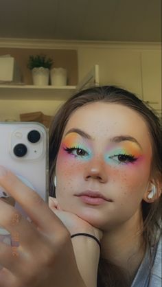 Colorful 70s Makeup, Easy Bright Makeup, Makeup Looks Easy Colorful, Bold Colorful Makeup, Makeup Looks Colourful, Beach Theme Makeup, Fun Party Makeup, Fun And Easy Makeup Looks, Cute Colorful Makeup Looks