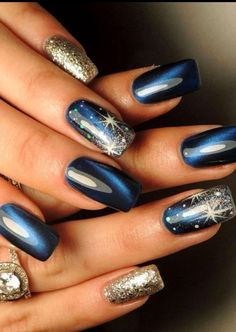 Blue Christmas Nails, Blue And Silver Nails, Silver Nail Designs, 2023 Nails, Manicure Nail Designs, February Nails, Fancy Nails Designs, Christmas Gel Nails, Makijaż Smokey Eye