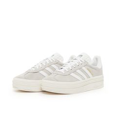 Aesthetic White Shoes, Womens White Adidas Shoes, Adidas Shoes Women Gazelle, Adidas Blondey Gazelle, Whote Adidas Shoes, Adidas Shoes Gazelle, Adidas Gazelle Women, Shoes For School, Sneaker Outfits Women