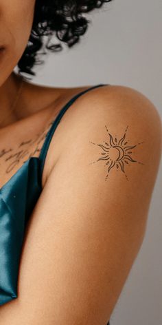 Sun and Moon Temporary Tattoo for Women Minimalist Celestial - Etsy UK Small Pretty Tattoos, Small Hand Tattoos