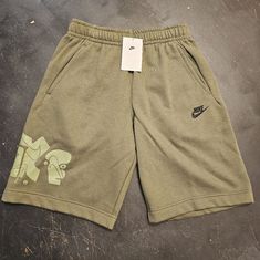 Nike Short Standardfit Men/ Size Xs/ Dark Green Color. Nike Casual Shorts For Streetwear, Nike Green Cotton Bottoms, Green Athletic Shorts For Spring Streetwear, Casual Green Athletic Shorts For Streetwear, Nike Swim Shorts, Nike Tights, Jordan Shorts, Nike Basketball Shorts, Nike Short