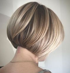 Short Bob For Fine Hair Bob Inversat, Layered Bob Haircuts, Modern Haircuts, Haircut Styles, Layered Bob