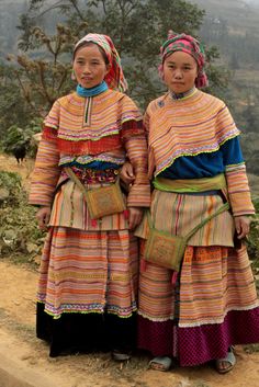 Marketplace of Si Ma Cai Hmong Clothes, Vietnam Fashion, We Are The World, Ethnic Dress, Traditional Costume, Folk Costume