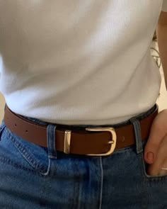 🤎 ELESELFCARE 🤎 on Instagram: “outfit of the day 🤍🤎💙 #ootd #ootdfashion #ootdinspiration” All Black Outfit Brown Belt, Thick Leather Belt Outfit, Womens Belt Outfit, Brown Belt Outfit Women, Belt Outfits For Women, Black Belt Outfit, Brown Belt Outfit, Thrift Ideas, Casual Oufits