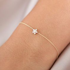 Fairytale Ring, Flower Charm Bracelet, Gold Bracelet Simple, Delicate Gold Jewelry, Small Bracelets, Yellow Gold Jewelry, Classy Jewelry, Solid Gold Jewelry, Diamond Flower