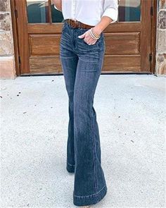 Moda Denim, Basic Boots, Looks Country, Bottom Jeans, Bell Bottom Pants, Denim Style, Bell Bottom, Looks Style, Wide Leg Jeans