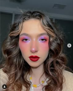 Purple And Red Eye Makeup, Purple Eyeshadow Red Lipstick, Purple Red Eyeshadow, Watercolor Eyeshadow Looks, Eyeshadow Art Ideas, Fancy Nancy Makeup, Creative Eye Makeup Purple, Spring Makeup Looks 2024, Red And Purple Eyeshadow Look