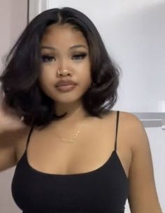 90s Bob Hairstyles Black Women, 90s Fringe Hairstyles, Bob Hairstyles With Bangs Black Women, Bob With Round Face For Women, Ways To Style Short Hair Black Women, 90s Short Hairstyles Black Women, 90s Bob With Curtain Bangs, 90s Curly Bob, Bob Hairstyles Aesthetic