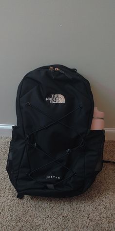 Northface Backpacks, Cute Backpacks For School, School Backpack Essentials, Mochila Nike, North Face Jester, North Face Bag, Stylish School Bags, Backpack Essentials, School Bag Essentials