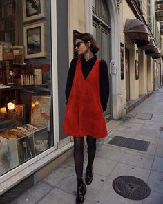 Outfit Chic, Paris Mode, Looks Street Style, Mode Inspo, Orange Dress, Mode Inspiration