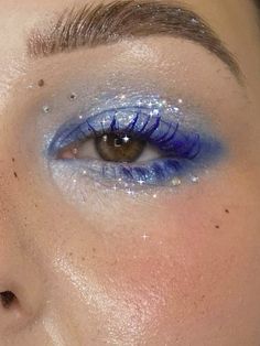 Electric Blue Eyeshadow, Blue Elf Makeup, Blue Christmas Makeup, Light Blue Eyeliner, Disco Makeup, Funky Makeup, Swag Makeup, Dope Makeup