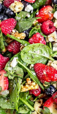 spinach salad with strawberries, blueberries and walnuts