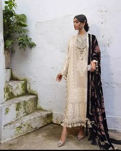 Embroidered Outfit, Pakistan Dress, Desi Dress, Asian Bridal Dresses, Pakistani Wedding Outfits, Sana Safinaz, Pakistani Fancy Dresses, Winter Shawl, Pakistani Fashion Party Wear