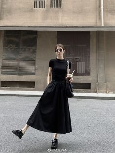 Chill Korean Outfits, Minimalist Japanese Outfit, Japanese Formal Outfit, Muji Skirt, Japanese Casual Outfits, Japanese Outfits Casual, Korean Fashion Dress Elegant, Korean Outfits Men