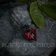 A perfect embodiment of Victorian elegance, this gothic necklace features a stunning ruby-red gemstone wrapped in a elegant dark rose symbolizing passion and vitality. ♥️ 🥀  The delicate rose and heart design whispers of timeless love and devotion, making it a cherished gift for an anniversary or a special occasion. 🤍  A great romantic gift for loved ones or a unique addition to one's personal style. Gift Box is Available! ️ 🖤  Measurements: Chain Length: Approximately 52 cm/20.4 inches Pende Victorian Elegance, Jewelry Victorian, Victorian Necklace, Aesthetic Roses, Necklace Gothic, Romantic Jewelry, Mens Gold Jewelry, Dark Romantic, Necklace Elegant