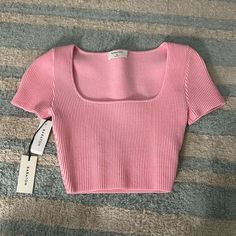 Cute Pink Crop Tops, Pink Top Outfit Aesthetic, Pink Crop Top Outfit, Cute Pink Tops, Crop Tops Pink, Pink Top Outfit, Pink Shirt Outfit, Aritzia Top, Cute Pink Top