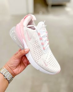 Pink Nike Tennis Shoes, Nike Shoes Tennis Shoes, Cute Sporty Shoes, Athletic Shoes Aesthetic, Cute Running Shoes For Women, Shoes For Workout, Light Pink Nike Shoes, Pink Gym Shoes, Cute Gym Shoes For Women