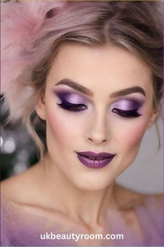 Red Silver Makeup Looks, Christmas Makeup Looks, Makeup Looks To Try, Seasonal Makeup, Xmas Makeup, Fall Makeup Trend, Sparkly Eyeshadow, Makeup Fails