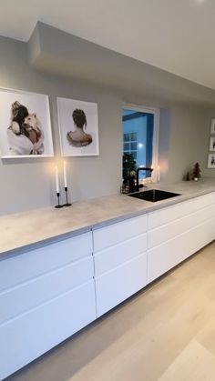 the kitchen counter is clean and ready for us to use in the house or apartment