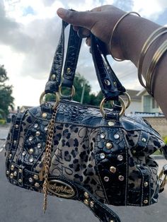 2000s Bags Aesthetic, Cute Y2k Bags, Babyphat Y2k Outfit, Y2k Mom Aesthetic, 2000s Handbags, 90s Fashion Accessories, Accessories 2000s, Gold Jewellery Aesthetic, Baggy Bag