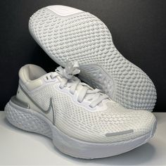 Nike Zoomx Invincible Flyknit Women's Size Us 9 White Silver Ct2229-101 New With Box Athletic Style, Athletic Fashion, Active Women, White Silver, Shoe Collection, Sneakers Fashion, Nike Shoes, Nike Women, Athletic Shoes