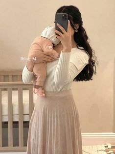 Cute Babies Photography, Pretty Pregnant, Mommy Outfits, Bride Floral, Elegant Outfit Classy, Mommy Life