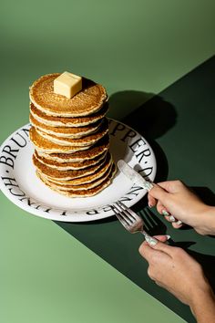 Large stack of pancakes, green background, hands holding fork and knife. Pancake Photoshoot Ideas, Crepe Photography Food Styling, Food Photography Editorial, Skillet Photography, Crepes Photography, Food Product Photography Ideas, Food Photoshoot Ideas, Coffee Editorial, Food Commercial Photography