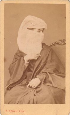 Sebah, Pascal - Dame turque (Turkish woman), albumen print History Fashion, Old Photographs, Photographic Studio, Female Photographers, Historical Pictures, Edwardian Era, Shut Up