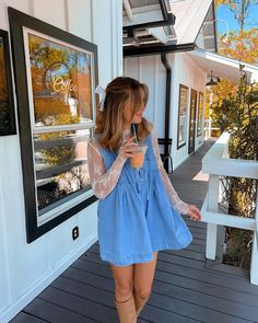 October is for coffee shop dates 🍂🍁☕️ Utah Outfits Spring, Fall Lunch Outfit Ideas, Fall Pics Aesthetic, Boho Teacher Outfit, Girly Outfits Aesthetic, Fall Picture Outfits, Utah Outfits, Summer Date Ideas, Fashion Innovation