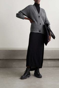 E-post - Ingrid Lindell - Outlook Gray Cardigan Outfit, Outfits With Grey Cardigan, Street Outfits, Cardigan Outfit, Gray Cardigan, Cashmere Yarn, Minimal Outfit, Cardigan Outfits, Grey Cardigan