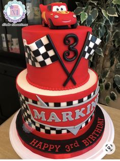 Cars Party Theme Lightning Mcqueen, Fondant Lightning Mcqueen, Disney Cars Birthday Cake Buttercream, Disney Cars Bday Party Ideas, Lightning Mcqueen Cakes, Lighten Mcqueen Birthday Cake, Lightning Mcqueen Cake Ideas, Birthday Cake Mcqueen, Cars Birthday Cake For Boys