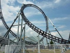 the roller coaster at six flags amusement park in florida is shown on a cloudy day