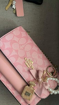 Coach Lipstick Bag, Designer Pink Bag, Coquette Coach Bag, Michael Kors Pink Purse, White Purse Outfit Ideas, Pink Coach Backpack, Coach Bag Crossbody Style, Coach Pink Purse, Pink Coach Bags