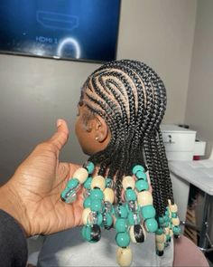 Straight Backs With Beads, Short Feed In Braids, Braids Alicia Keys, Trendy Braided Hairstyles, Beads For Braids, Cornrows With Beads, Garland Making