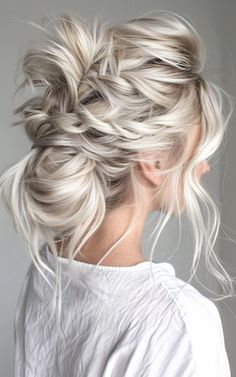 Love hair that’s elegant yet modern? Icy blonde balayage combines the best of both worlds. See the most inspiring looks now! Icy Blonde Highlights, Icy Blonde Balayage, Ice Blonde Hair, Balayage Ideas, Perfect Blonde Hair, Summer Blonde Hair, Blonde Balayage Highlights