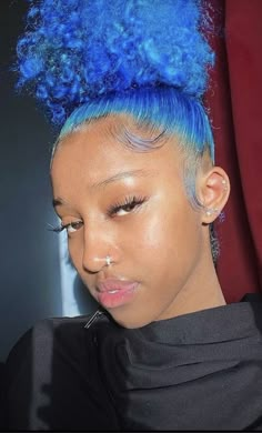 Blue Hair Natural, Blue Natural Hair, Hair Colors For Dark Skin, Hair Color For Dark Skin, Skunk Hair, Dyed Curly Hair, Dyed Hair Blue, Light Blue Hair, Hair Dyed