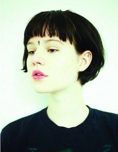 Coupe de cheveux courte pour femme hiver 2015 - Coiffure - Elle ผมทรง Long Pixie, Short Bobs With Bangs, Short Black Hair, Bob Haircut With Bangs, 2015 Hairstyles, Short Bob Haircuts, Short Haircut, Haircuts With Bangs