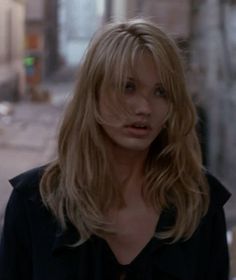 Cameron Diaz Haircut, Long Hair Soft Bangs, Cameron Diaz 90s Hair, Cameron Diaz Aesthetic, 90s Style Haircut, Face Framing Wavy Hair, Face Framing Haircut Short, Cameron Diaz Hairstyles, Rockstar Gf Hair