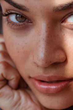 Model Faces, Haut Routine, Shanina Shaik, Beautiful Freckles, Face Care Routine, Badass Aesthetic, Chubby Cheeks, Beauty Goals, Mascara Facial