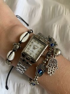 Watch And Bracelets Aesthetic, Silver Jewellery Watch, Silver Watch Aesthetic Women, Jewellery Inspo Silver, Vintage Accessories Aesthetic, Vintage Watches Women Silver, Jewelry Silver Aesthetic, Vintage Jewelry Silver, Silver Vintage Watch