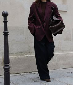 Burgundy Blazer Outfit Woman, Burgundy Blazer Outfit, Fall Party Outfit, Fall Dinner Outfit, Night Dinner Outfit, Burgundy Tights, Dinner Outfit Fall, Burgundy Outfit, Burgundy Blazer