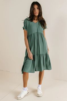 Dress in green Loungewear Sets, Tier Skirt, Outfit Goals, Work Attire, Tiered Skirt, Tiered Dress, Essie, Sweater Accessories