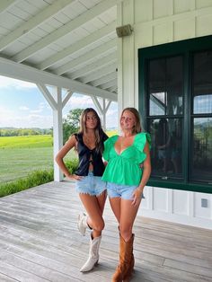 Country Concert Outfit Preppy, Riley Green Concert Outfit, Dress And Boots Outfit Country, Beach Concert Outfit, Megan Moroney Concert Outfits, Shorts And Boots Outfits, Kenny Chesney Concert Outfit, Zac Bryan, Texas Summer Outfits