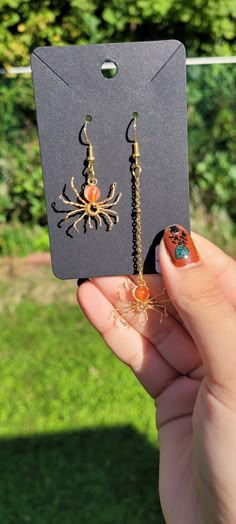 Time to get spooky with these cute spider earrings! The hooks are silver plated and do not tarnish. Choose what color crystal bead you would like and if you would like them asymmetrical or symmetrical.  Shipped using recycled materials Spider Jewelry Tutorial, Halloween Crystal Jewelry, Strange Earrings, Bead Earrings Ideas, Spider Accessories, Afro Jewelry, Spider Web Earrings, Crazy Earrings, Diy Wire Jewelry Rings