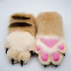 '◡'●)ﾉ Complete your animal costume with these Soft Furry Paws! Made from high-quality, cozy materials, these furry paws are designed for both comfort and style, making them perfect for cosplay, festivals, or any animal-themed event. Whether you're dressing up as a cute or realistic animal, these paws are a fun and whimsical addition to your outfit. Ideal for kids and adults alike, these paws are easy to wear and add an authentic touch to your fursona or animal character. Stand out and bring you Cute Fursuits, Fursuit Partial, Fursuit Paws, Fur Suits, Fur Costume, Paw Gloves, Costume Gloves, Animal Character, Paws And Claws