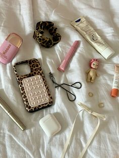 Hair Tie Aesthetic, Tie Aesthetic, Aesthetic Phone Case Ideas, Leopard Aesthetic, Mini Essentials, Phone Case Ideas, Everyday Bag Essentials, The It Girl, Leopard Hair